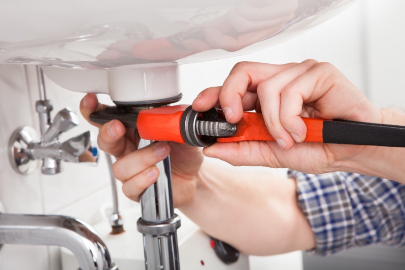 Emergency plumber attending a job in Fulham